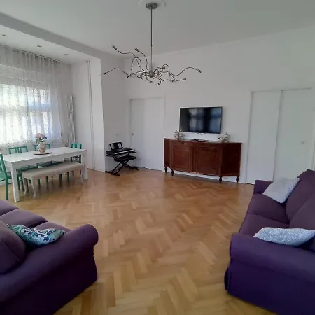Spacious In The Heart Of The Apartment *